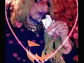 trashqveen : disassociating and binging pop tarts (a comical love story)