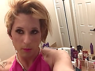 curvy tgirl foxxxy craves a big cock