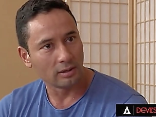 latin bombshell fucking her boyfriend in a split bamboo style