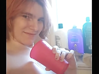 jessica wildwood pures veggie oil on her self