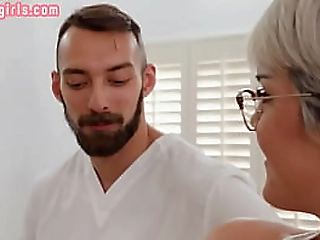 curvy trans beauty riding masseur dick bareback in duo