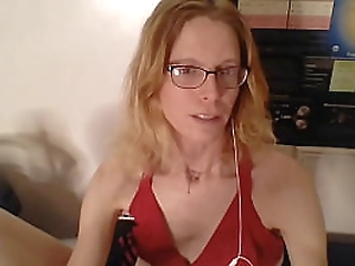 single trans babe from thailand shows her sexy photos