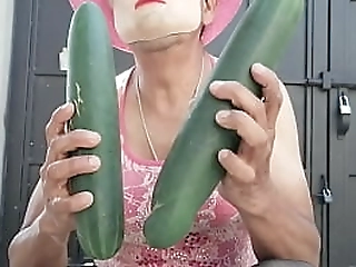 busty shemale jessica stretches her ass with her dildo