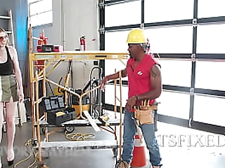 tall tranny ivory mayhem sucks her bbc