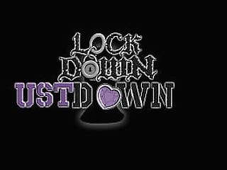 beautiful transwoman showing off her ass